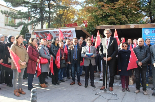 Sözümüzde Durduk Titreyerek Andımızı Okuduk.