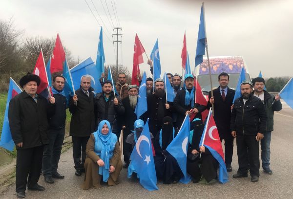 DOĞU TÜRKİSTAN’DAN YÜKSELEN ÇIĞLIKLAR YÜREKLERİMİZİ YAKMAKTADIR.