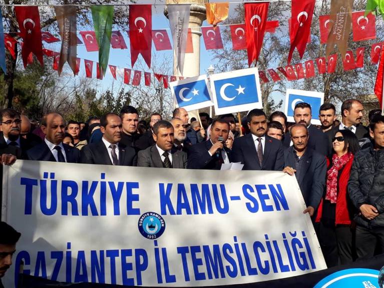 ÇİN ZULMÜNÜ PROTESTO ETTİK