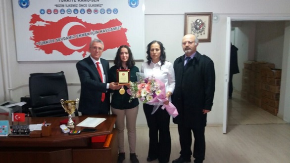 Türk Sağlık-Sen'den Şampiyona Plaket